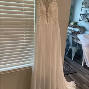 Elegant White Lace Wedding Dress